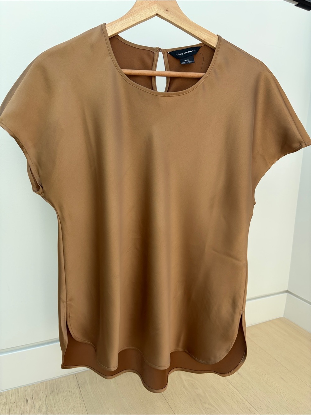 Club Monaco Women's Gold/Brown Satin Short-Sleeve Blouse